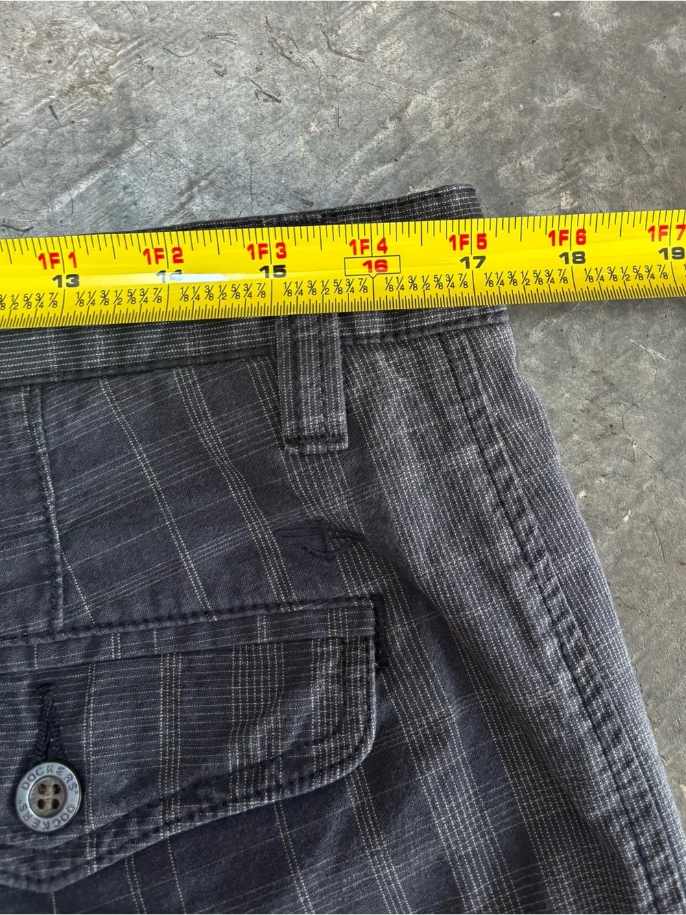 Grunge Grey/Charcoal Plaid Cargo Shorts sz 34